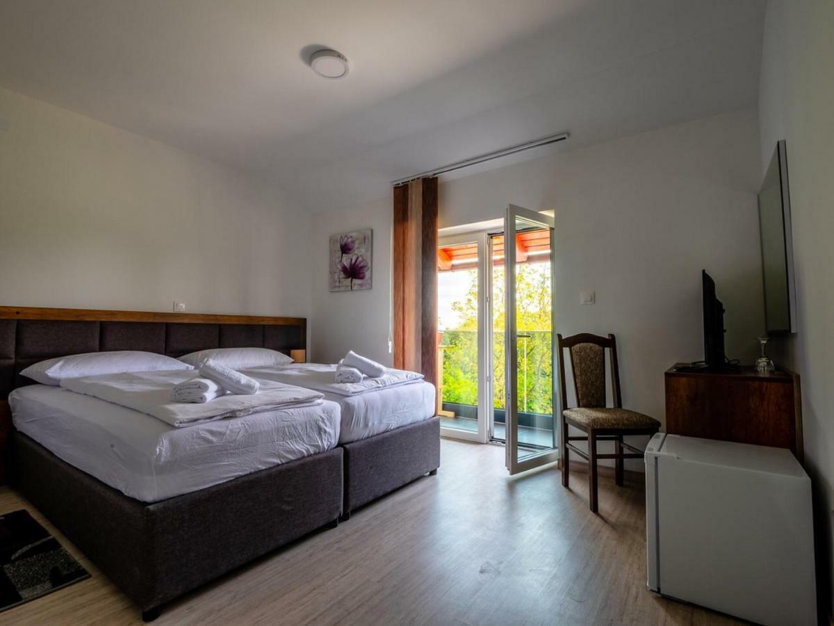 Bed and Breakfast Sobe Kod Bakija Карловац Экстерьер фото